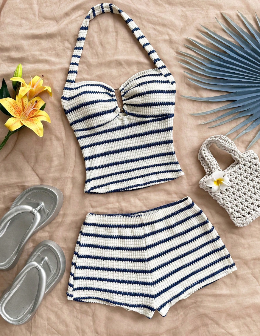 Conjunto de Verão com Top Halter Texturizado e Shorts, Listras Náuticas Clássicas Combinadas com Tecido Respirável, Ideal Para