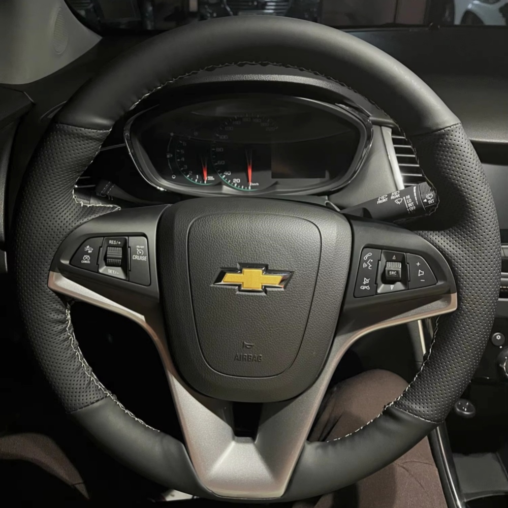 Personalizzazione Cucito a mano in pelle microfibra Coprivolante per auto Accessori per Chevrolet Cruze Hatchback Sedan 2009-2014