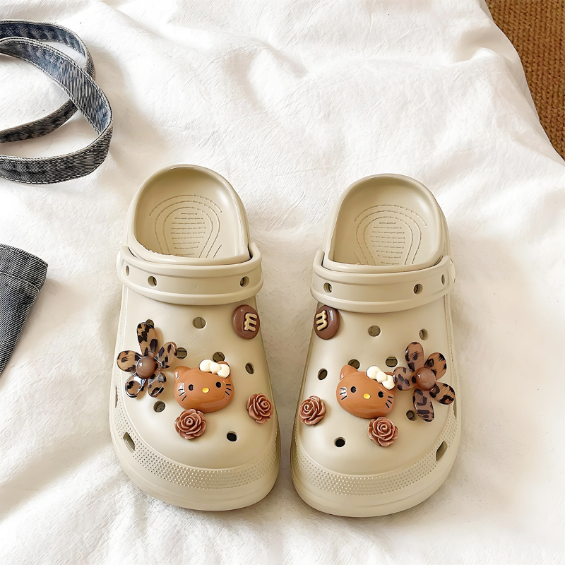 Set de 10 adornos para zapatos Kawaii Hello Kitty con diseño de leopardo, flores y rosas, decoraciones bonitas para zuecos y sandalias, regalos y detalles para fiestas de niñas 