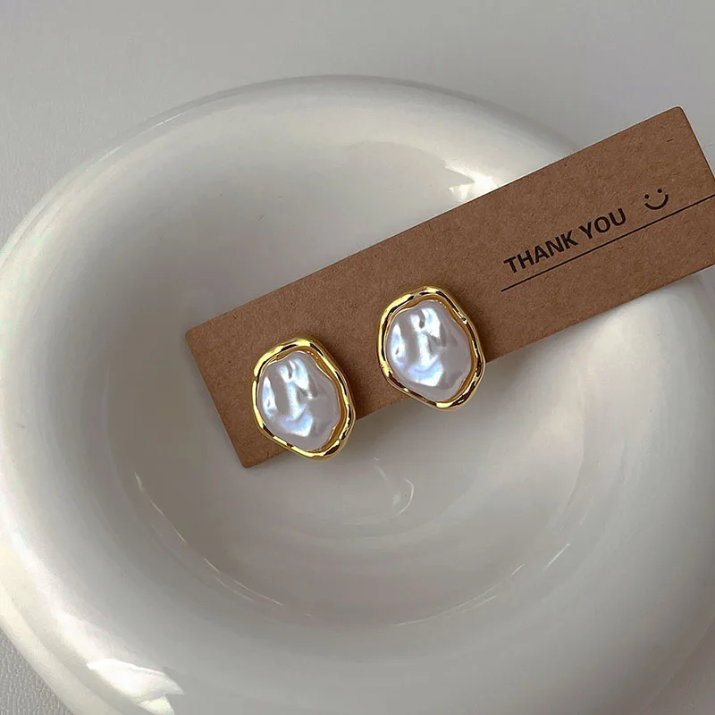 Pendientes geométricos irregulares redondos de perlas de Metal para mujer, pendientes con personalidad de estilo minimalista, regalo de joyería 2024