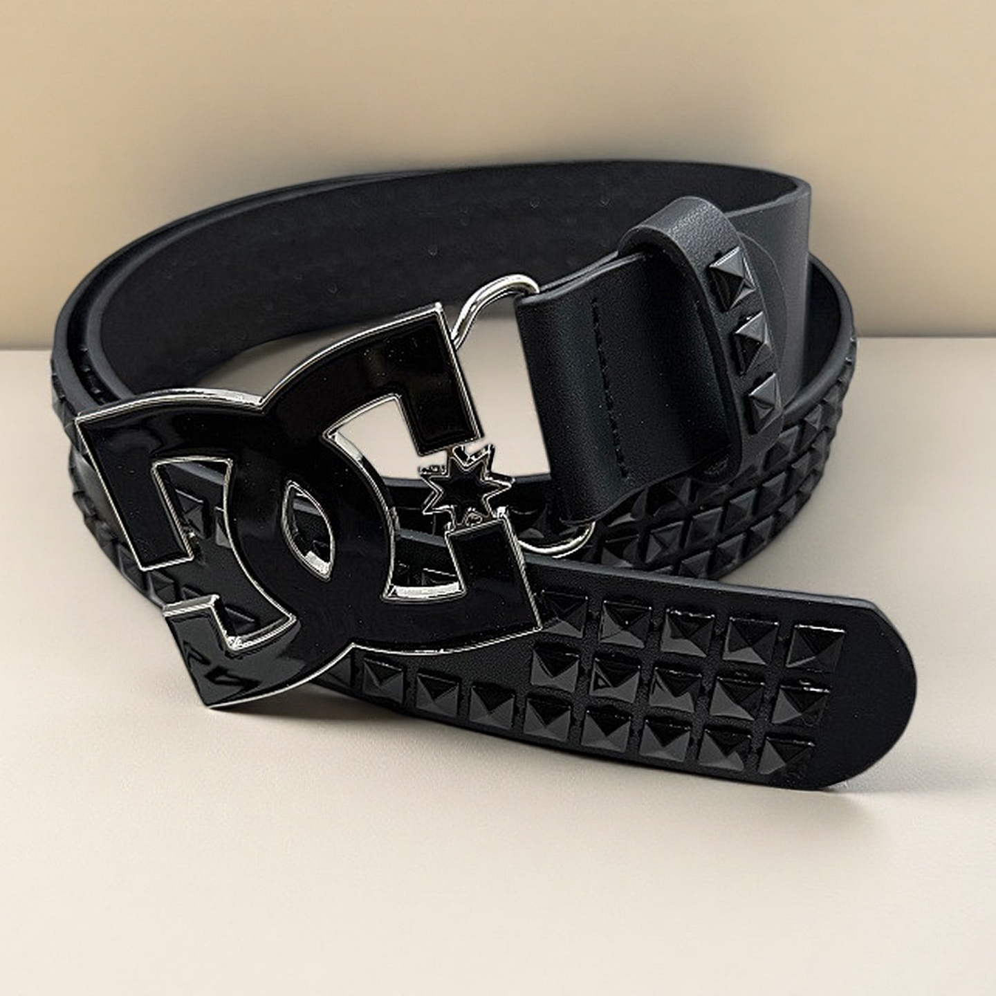 Cinto de Cintura Y2K com Rebites para Homens e Mulheres, Acessório de Jeans Streetwear, Cinto Preto com Tachas Piramidais, Cinto Punk Rock