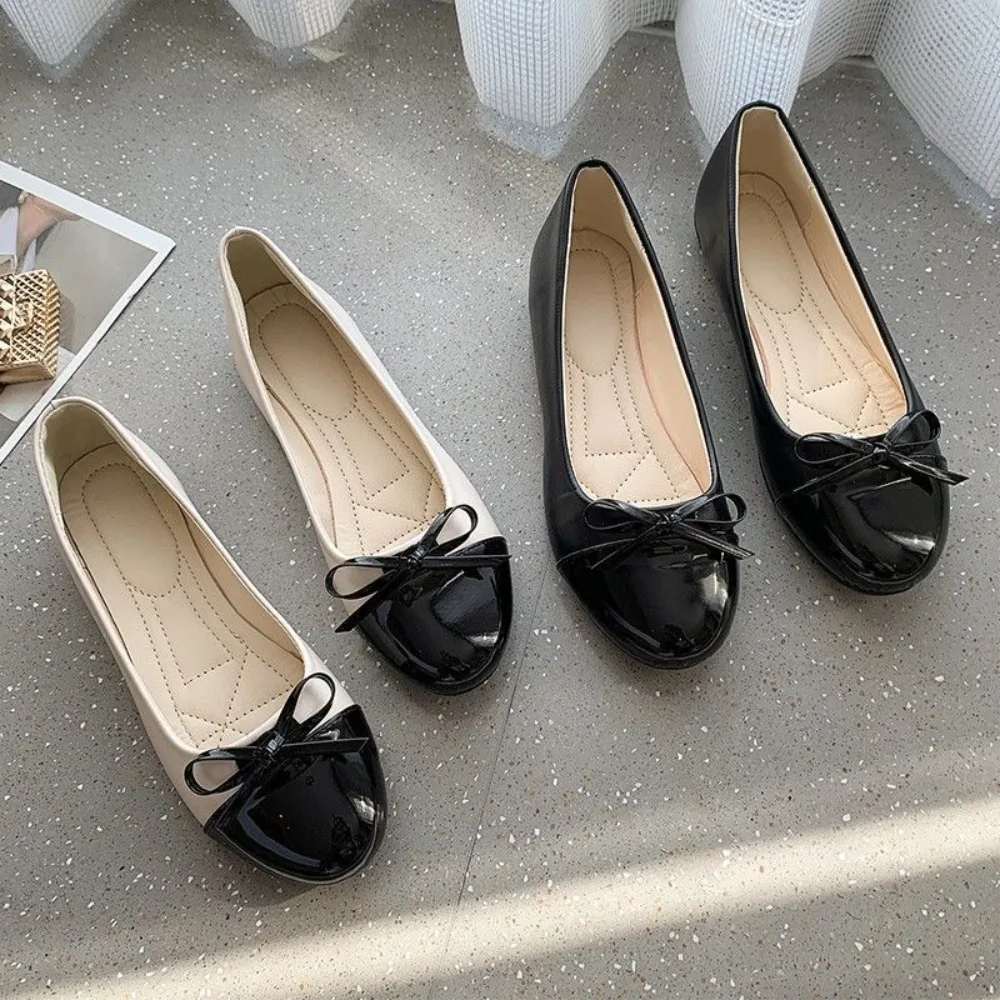รองเท้าบัลเล่ต์สำหรับคุณแม่รองเท้าส้นแบนสำหรับผู้หญิงรองเท้า Comfort ส้นเตี้ยหนังไม่ลื่นผูกโบว์สวยหรู