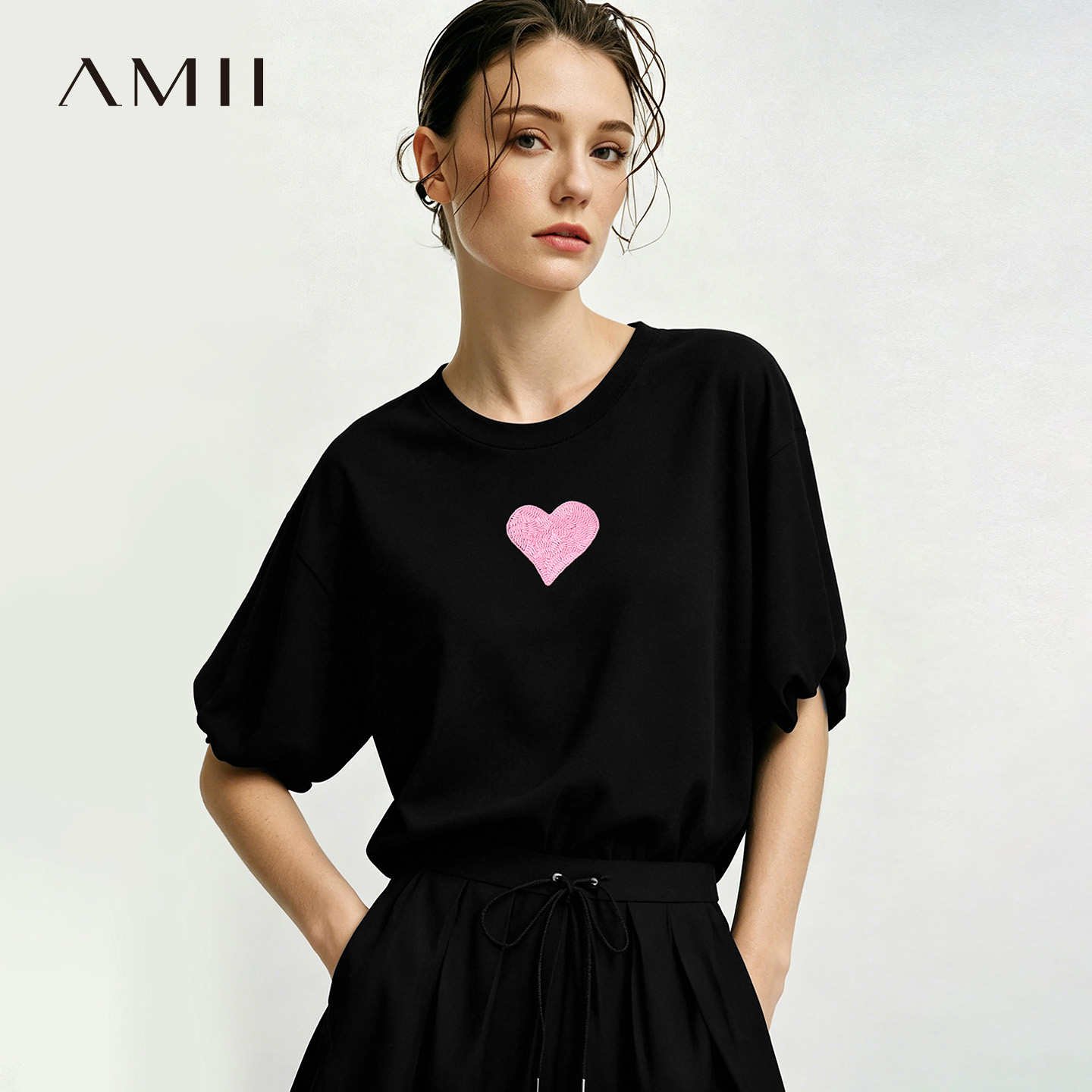 Amii Dames T-shirt met korte mouwen 2026 Zomer Nieuw Hart Geborduurd Ronde Hals Drop Schouder T-shirt Loose Fit Casual Top 12622191