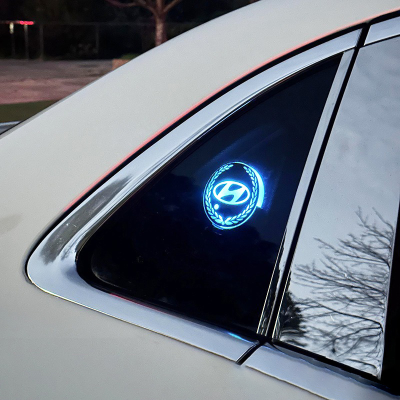 Universel pour Hyundai voiture Triangle fenêtre LED décorer lumière voiture fenêtre arrière atmosphère lampe intelligente lumineux sept couleurs