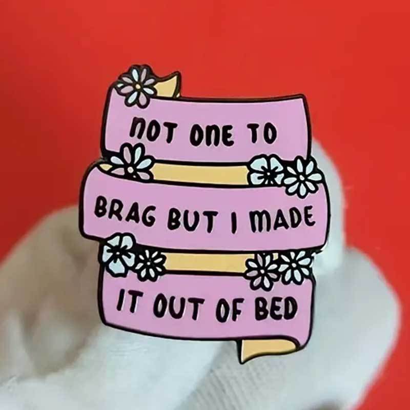 "Bukan satu yang briff tetapi saya membuatnya keluar dari tempat tidur" huruf Inggris Enamel bros Jeans Pria ransel Pin lencana