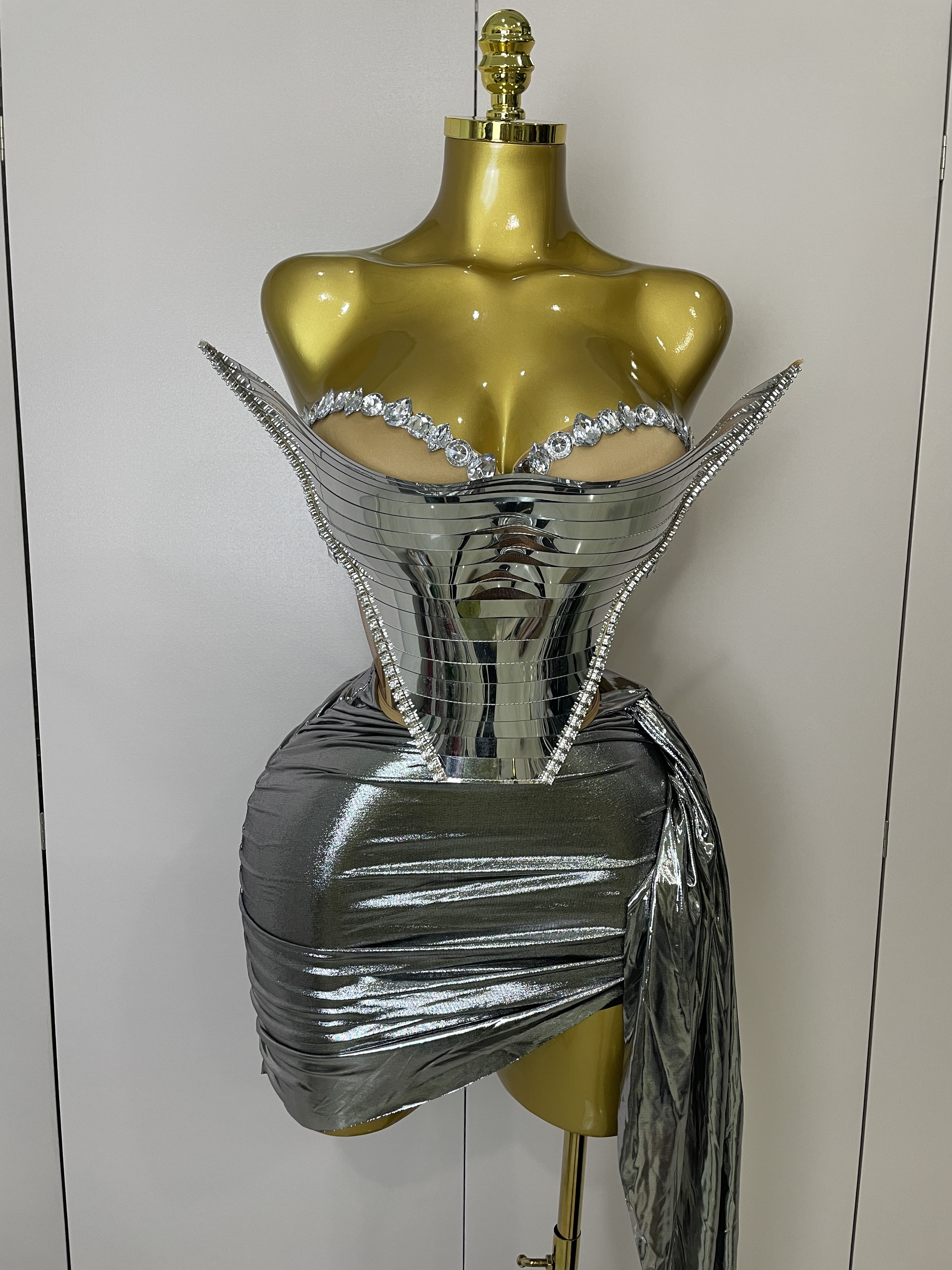 Conjunto de dos piezas de Top Sexy con lentejuelas doradas brillantes para mujer, traje de escenario para fiesta de celebración, cumpleaños, club nocturno, actuación, bailarina, espectáculo, 2025