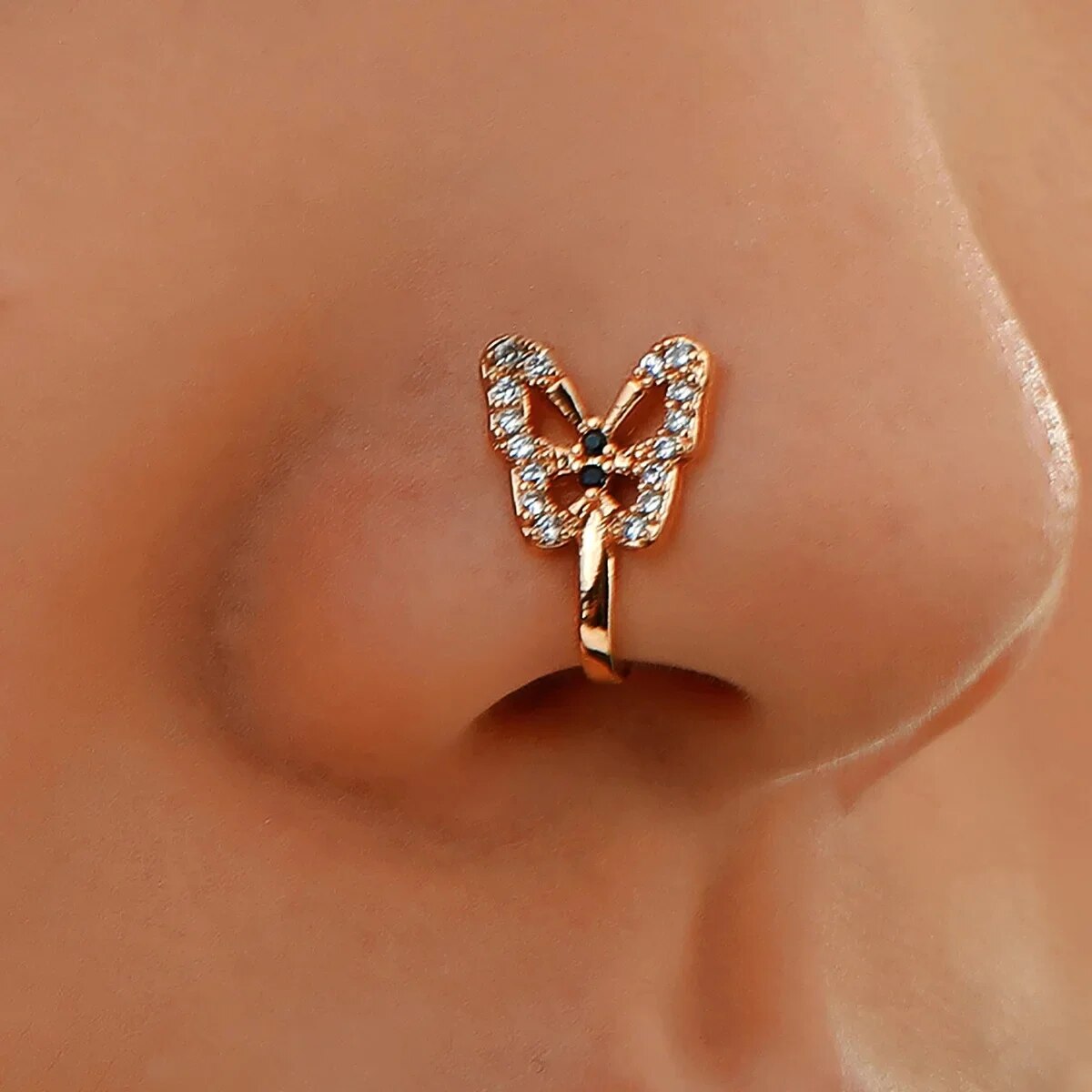 Halloween-Schmetterlings-CZ-Stein, nicht perferierter Nasenclip, goldfarbenes Metall, klarer schwarzer Zirkonia-Stein, U-förmiger Nasenring