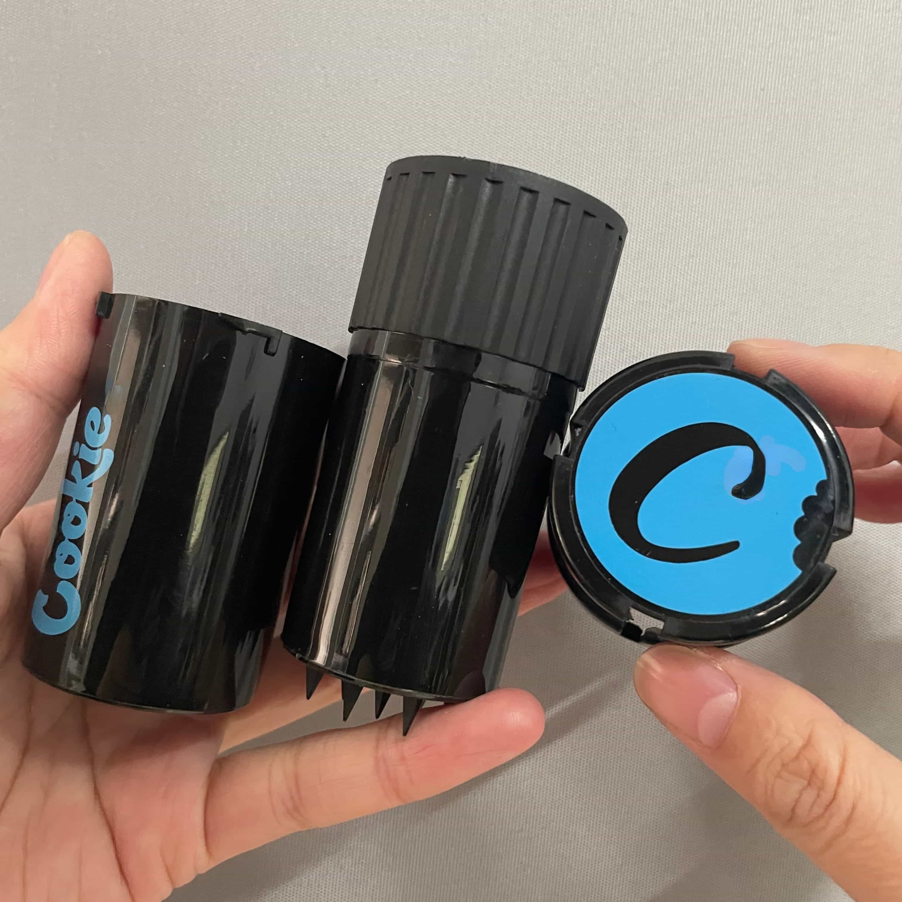 กล่องเก็บของพร้อมอุปกรณ์เสริมพลาสติกสีดํา Crusher ในตัว