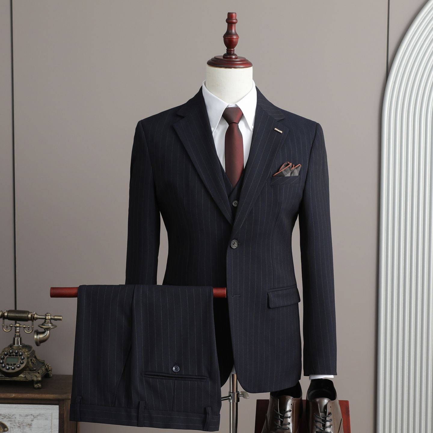 Elegante e Alla Moda Completo Tre Pezzi a Righe per il Business Casual Autunnale 2025, Abito da Matrimonio di Alta Qualità
