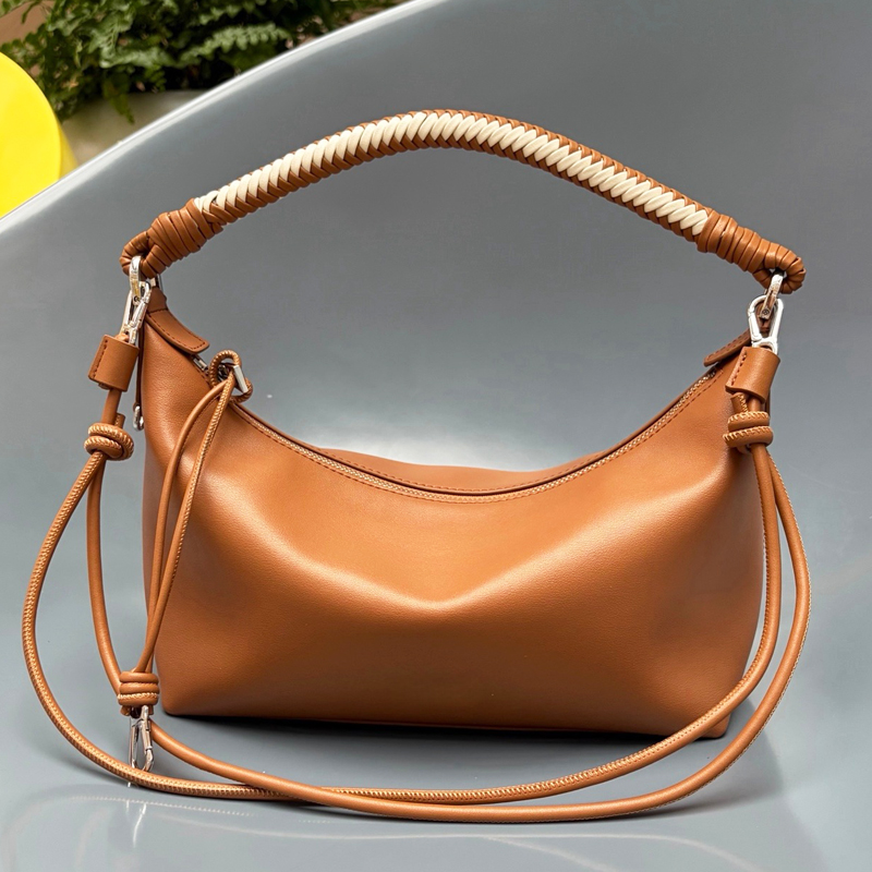 Bolsas pequenas de couro genuíno para mulheres bolsas e bolsas de grife de luxo 2026 novas em couro natural com alça tecida com borla decoração nas axilas bolsa de ombro