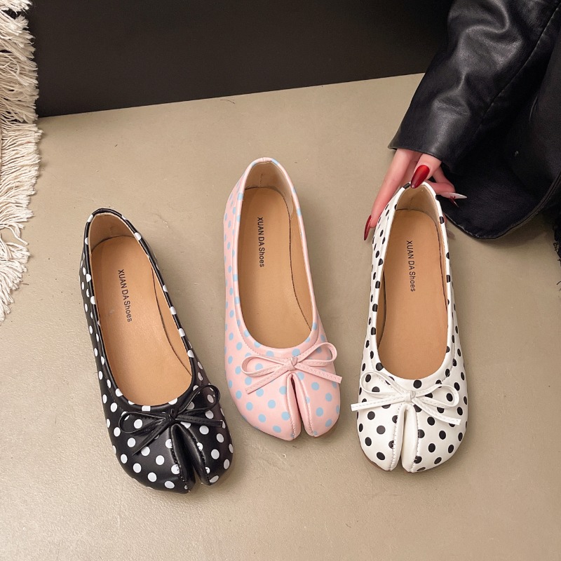 Spring Autumn Women Tabi Toe Ballet Flats Shoes Split Toe Design Slip on Non-Slip Soft Sole Casual Daily Walking Shoes
