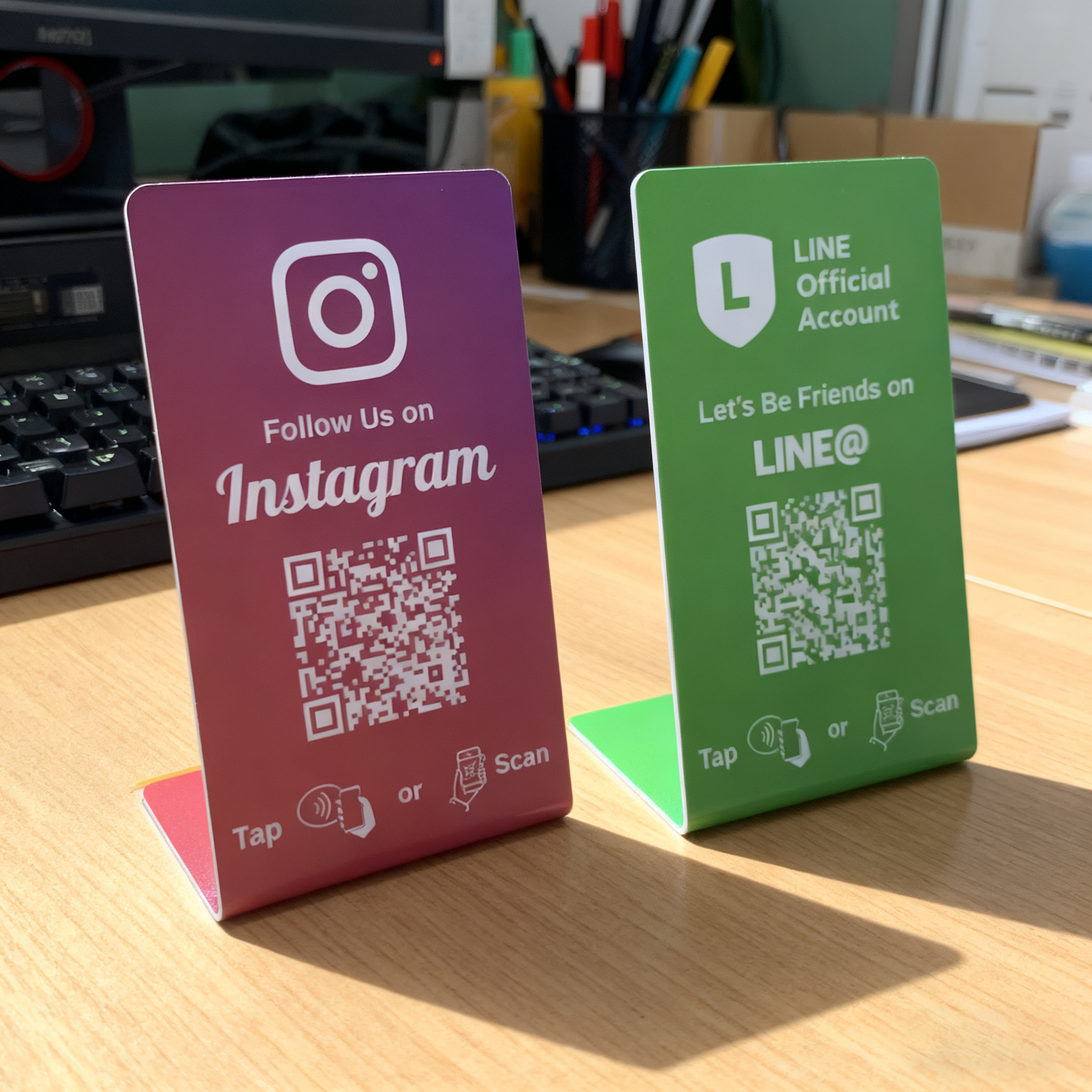 NFC 215 Programowalny dla Instagrama i Facebooka, stacja NFC, stół, 13,56 MHz, kod QR może być niezależnie ustawiany do powiązania z kartą stojącą.
