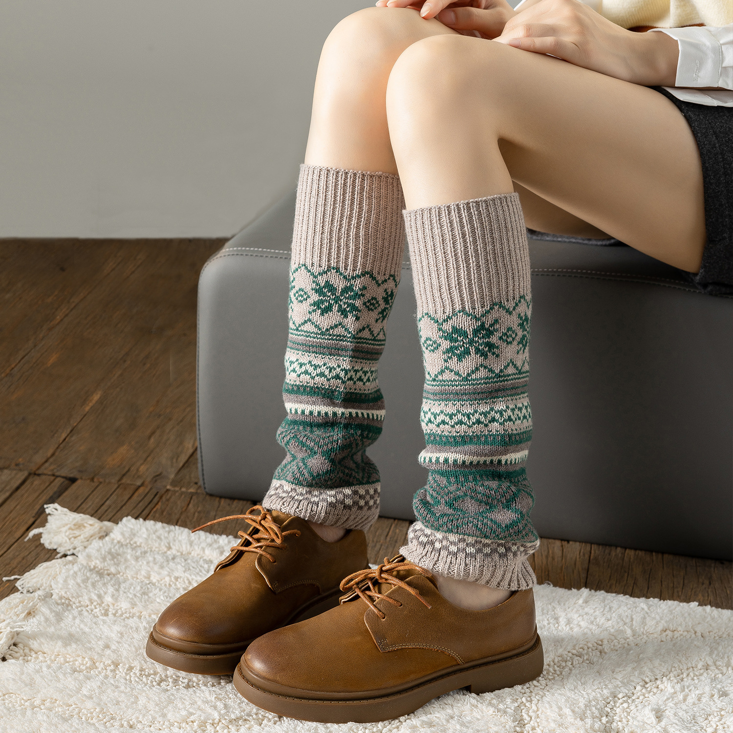 2025 New Hot-selling Autumn and Winter Warm Socks Retro Christmas Snowflake Contrast Color Leg Cover All-match Simple