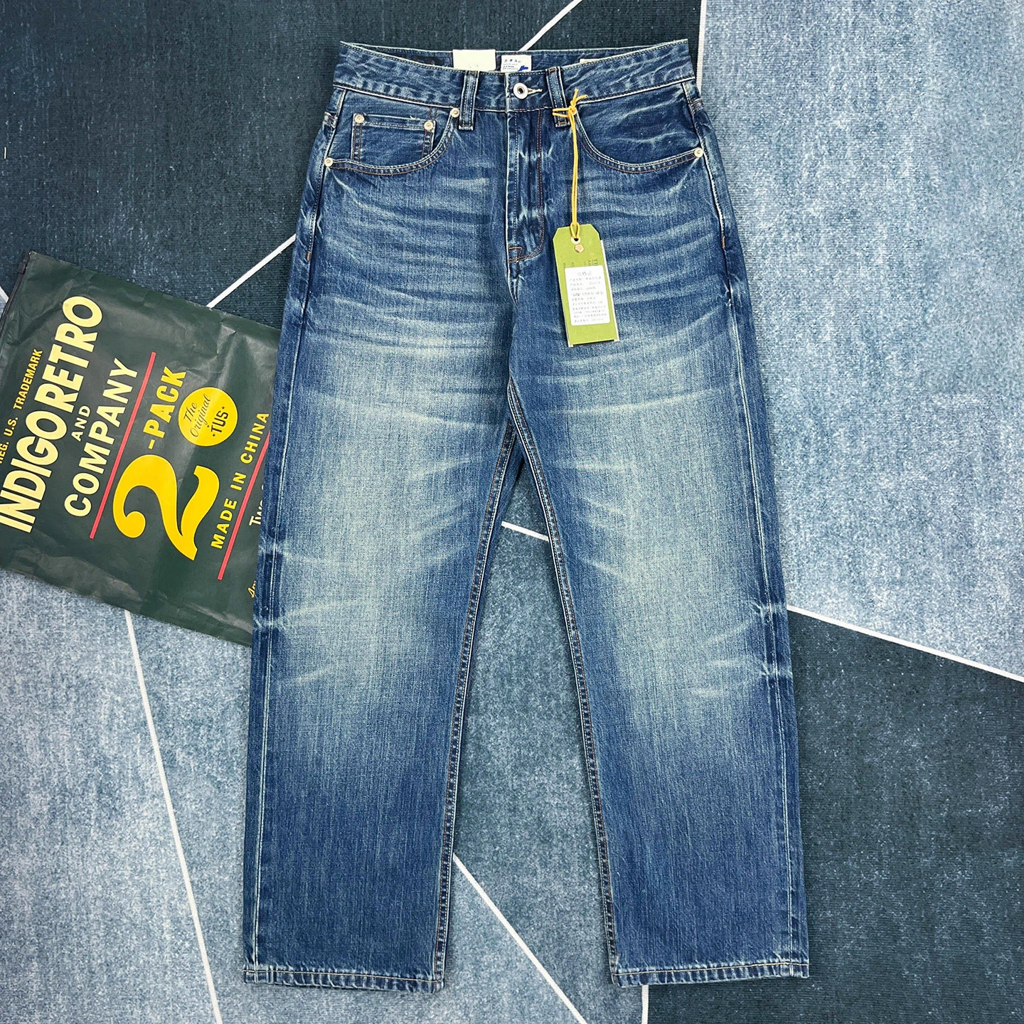 Calça jeans masculina estilo americano retrô com borda vermelha, modelo solto e reto, estilo primavera, cor cáqui da moda.