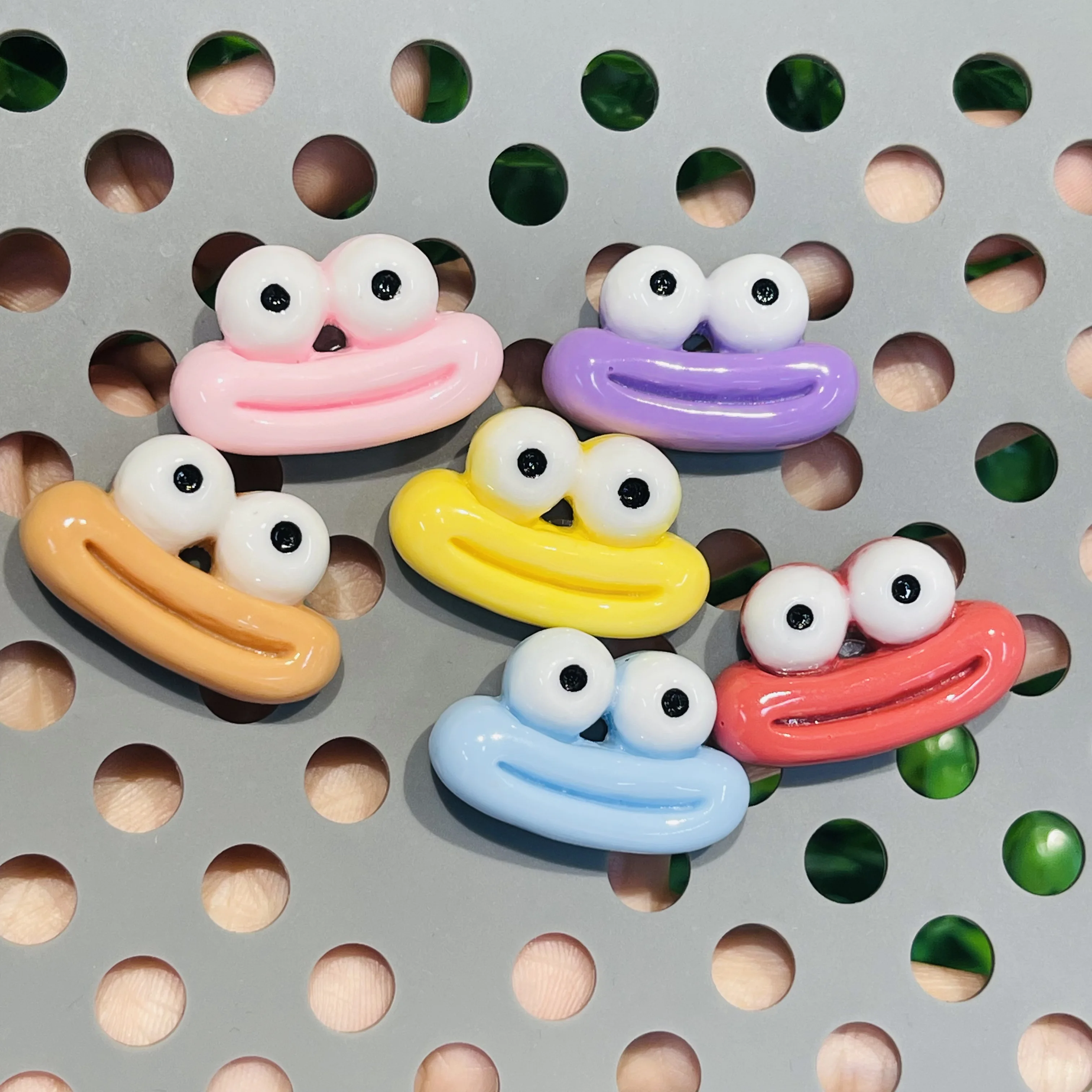 1-6 sztuk Cartoon ulica sezamkowa żaba usta buty z żywicy klamra Charms chodaki śmieszne akcesoria DIY kobiety etui na telefon opaski na rękę