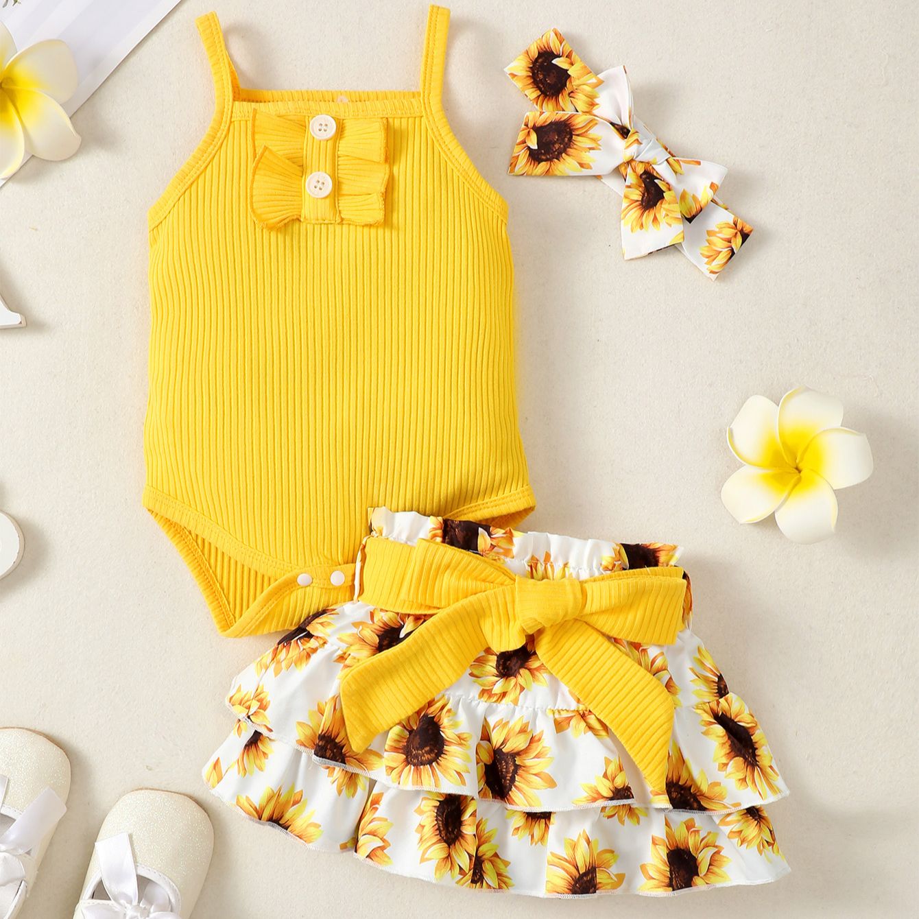 Abito carino con gonna con stampa girasole con bottone a fionda gialla neonato