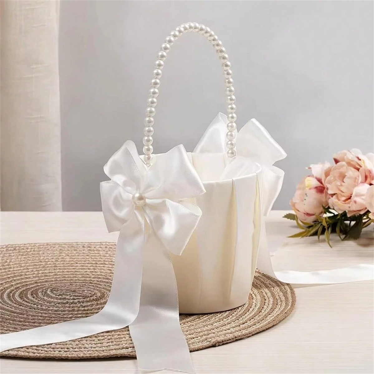 Cesta de flores para niña de las flores en bodas con linda asa de perlas y lazo de satén, cestas de flores para ceremonia de boda