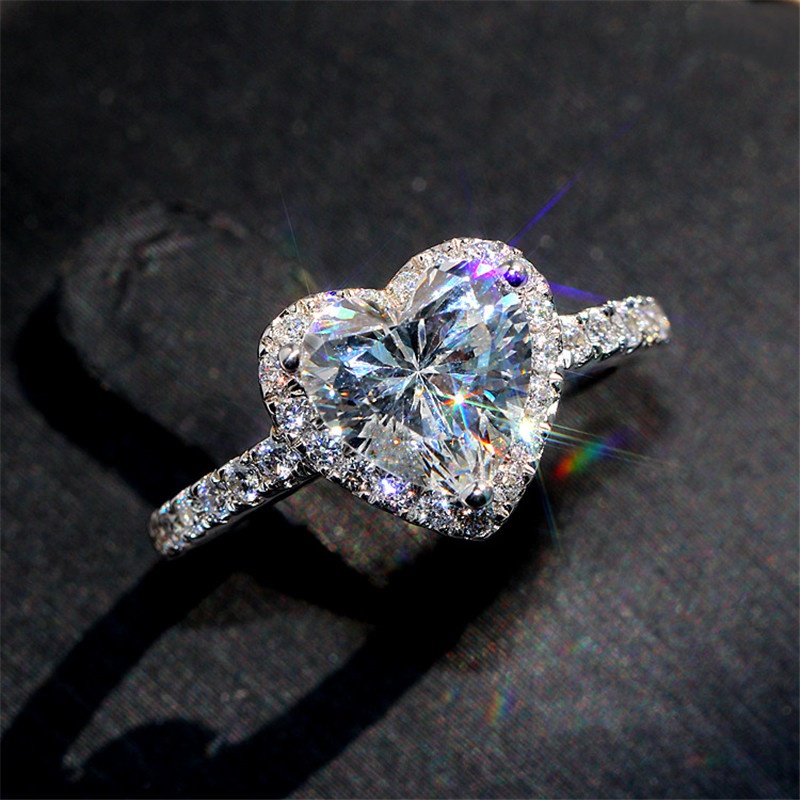 Anello a cuore Color argento di lusso per le donne gioielli di fidanzamento con anello nuziale in metallo intarsiato di moda squisita