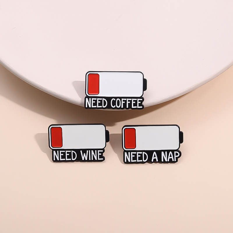 Besoin d'une sieste épingles en émail, besoin de café, vin, batterie faible, broches d'avertissement, Badge à revers, sac à dos, vente en gros, cadeau pour meilleurs amis