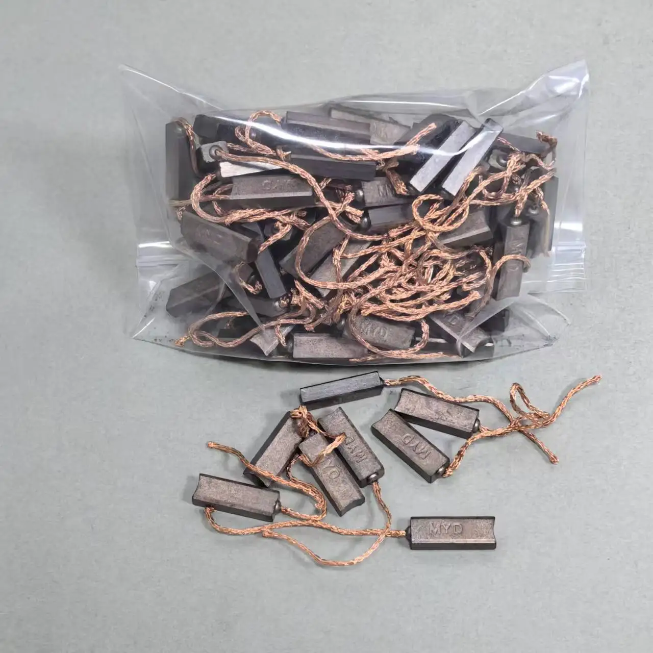 100 Uds para generador de automóvil Valeore cepillo de carbono 4,5*6,5*20MM alta resistencia al desgaste de cobre accesorios para automóvil