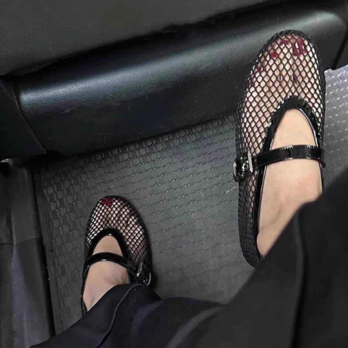 Mesh Nero Scarpe da balletto Donna 2026 Estate Nuovo Piatto Hollow Mesh Traspirante Cinturino con fibbia Scarpe singole Scarpe a rete Sandali da donna