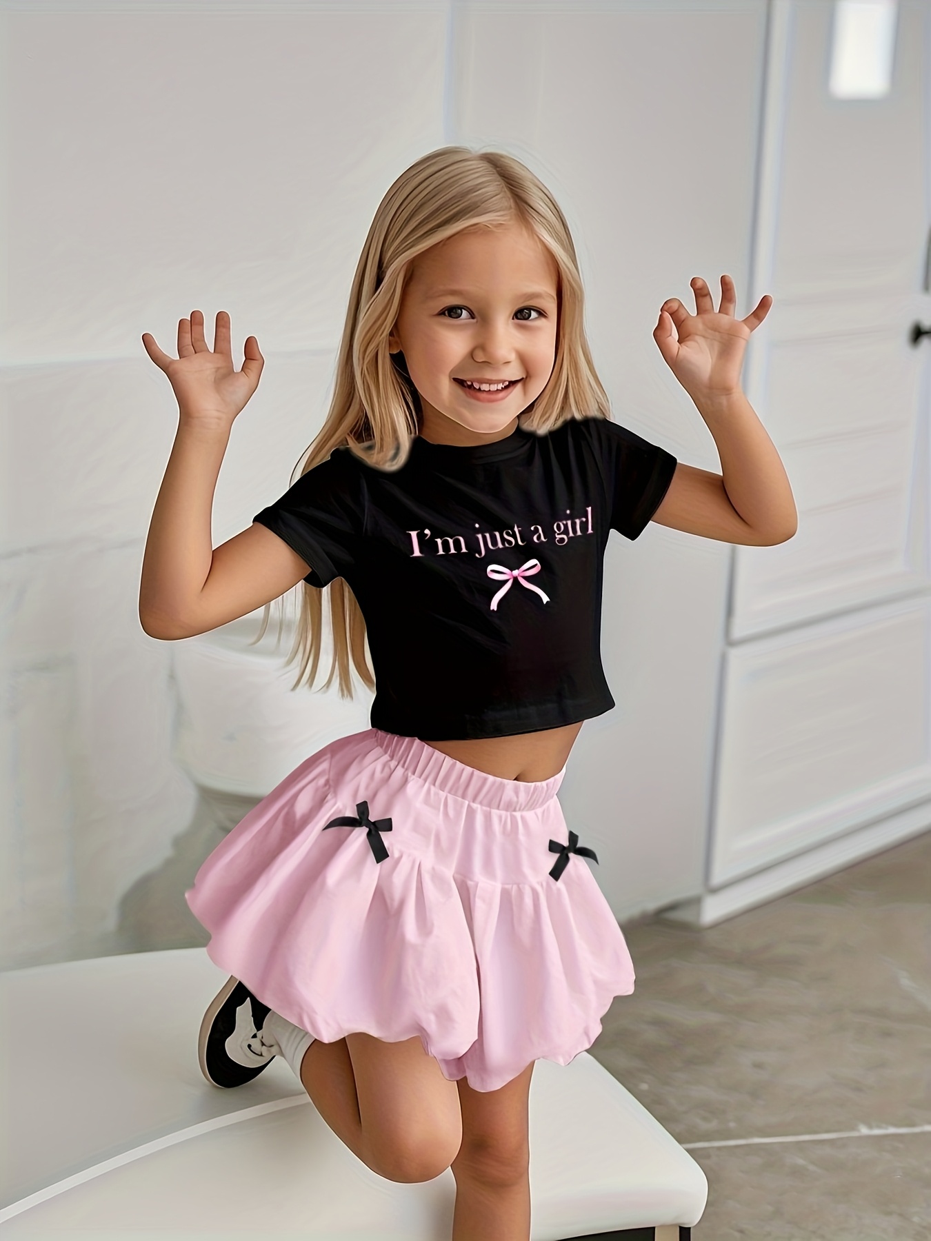 Completo casual estivo per ragazze: top a maniche corte con stampa a fiocco e gonna a lanterna, set due pezzi in rosa e nero, alla moda e versatile, adatto a bambini di 8-12 anni, per la casa e per le uscite.