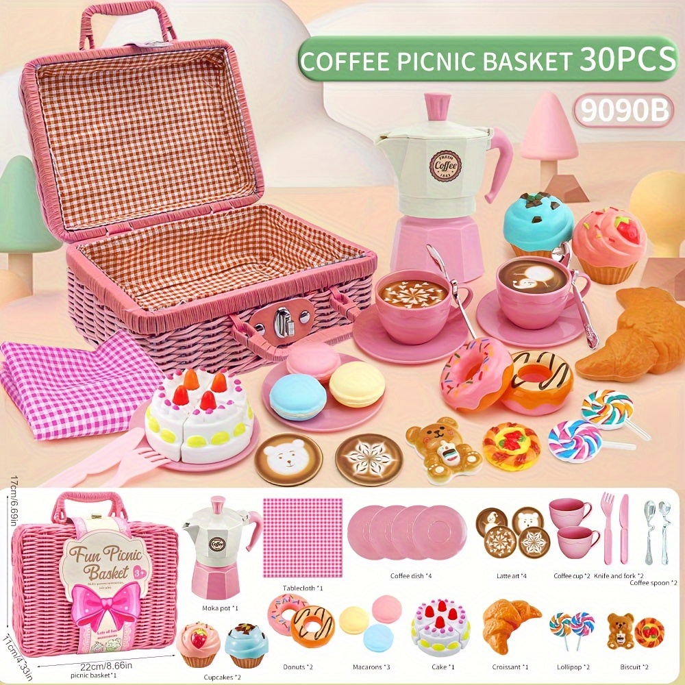 La niña pequeña pretenda jugar con una cesta de picnic, juego de fiesta de té, juego de té que incluye máquina de café, galletas, pastel, comida de juego