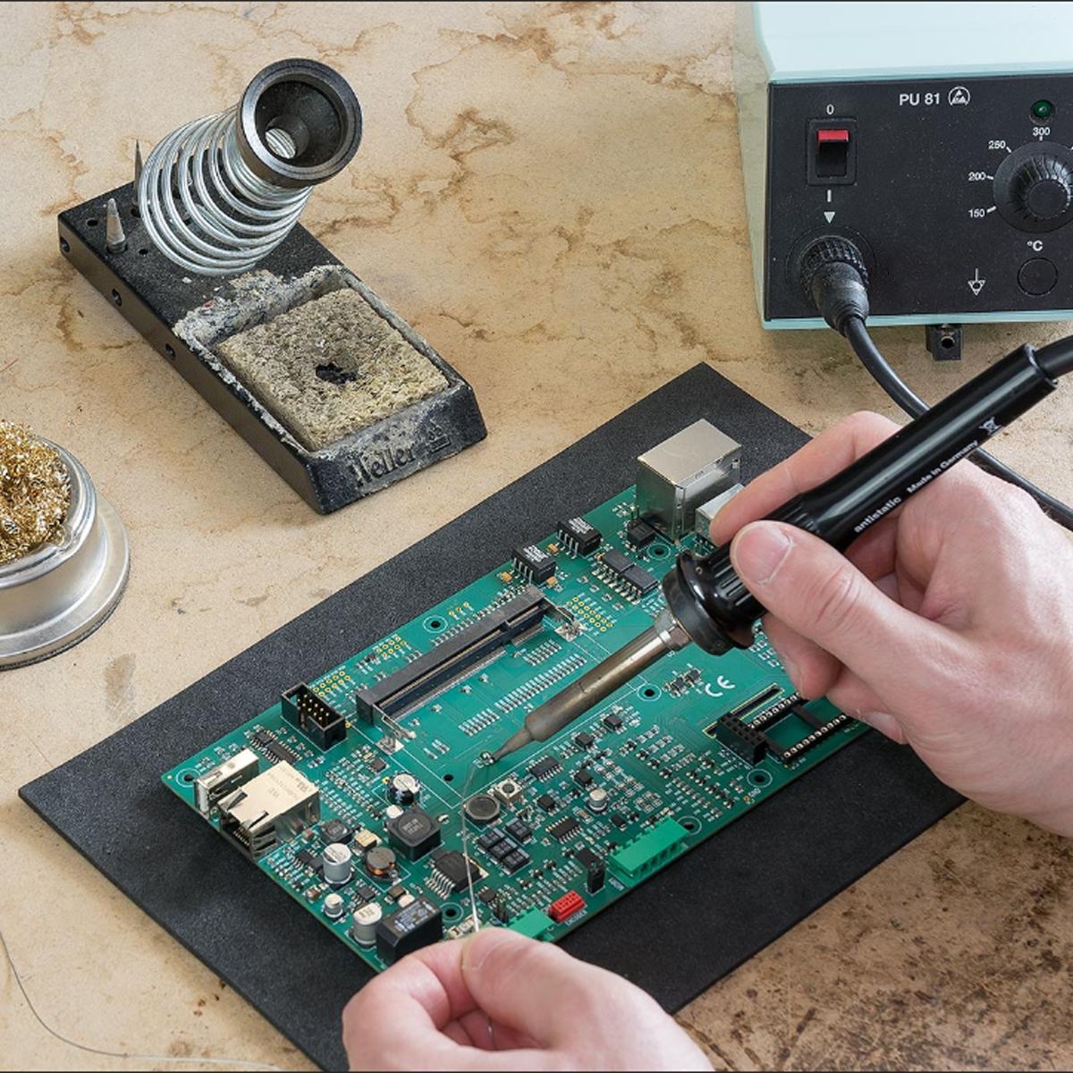 Tapete de Reparo de Placa de Circuito ESD EVA Foam 20x25x1CM, Protetor de Mesa Antiestático para Estação de Soldagem, Almofada Antiderrapante com Isolamento Térmico