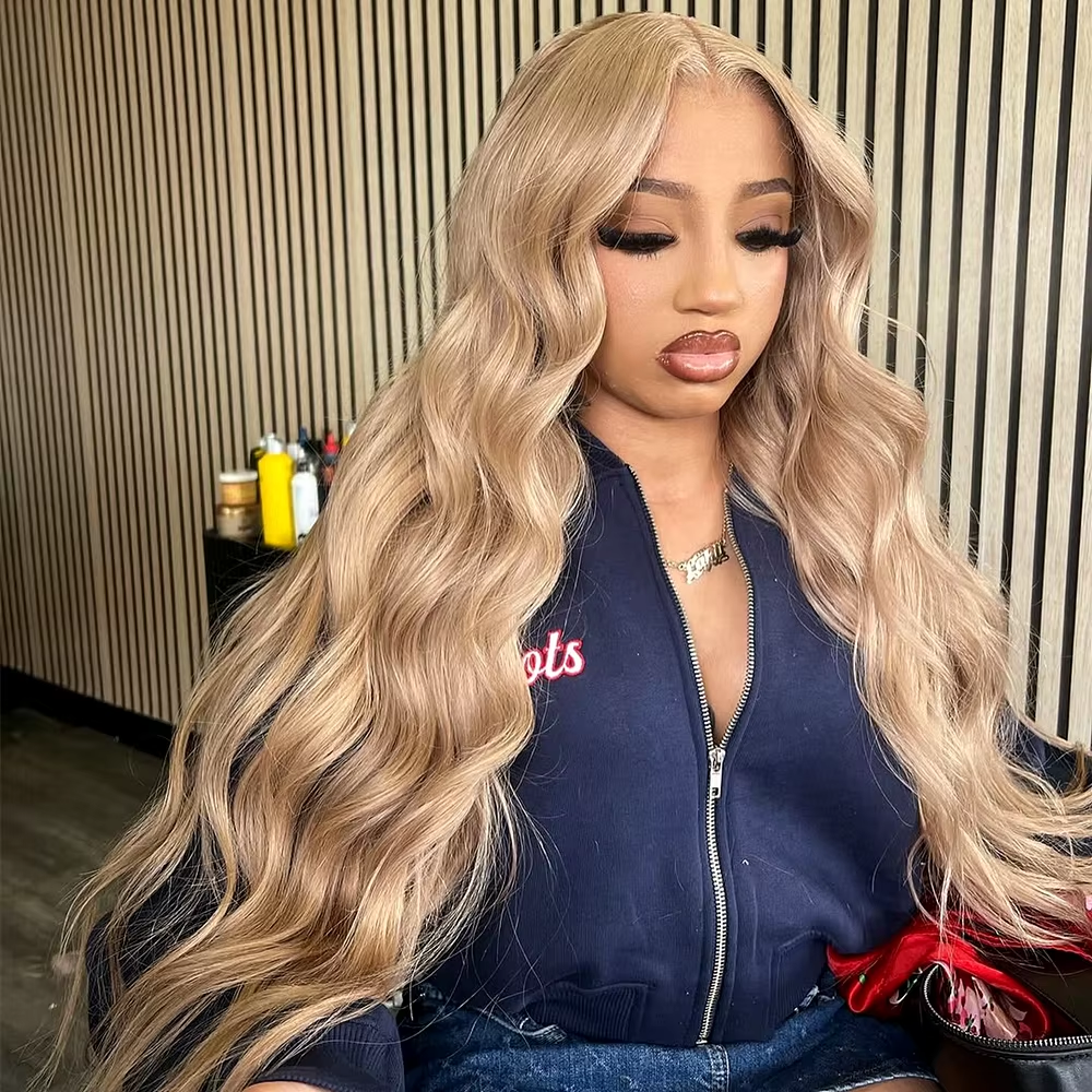 Peruwiańskie peruki z ludzkich włosów w kolorze miodowego blondu, z siatką HD Lace Front 13x6 dla kobiet. # Peruka typu Body Wave, bezklejowa, z siatką 13x4, w 27 kolorach, wstępnie wyskubana.