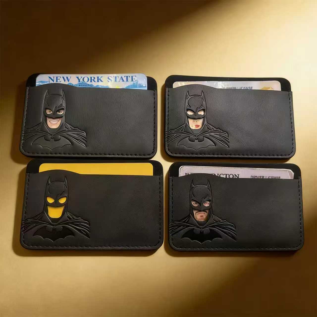Portacarte in Pelle Personalizzato con Design Maschera Eroe, Portafoglio da Viaggio, Porta Carte d'Identità, Regalo Perfetto