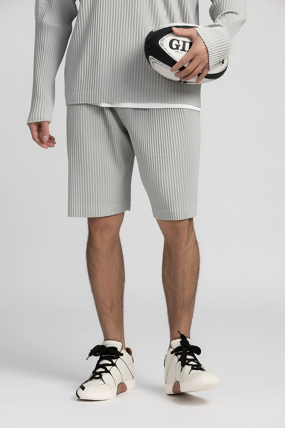 Miyake กางเกงขาสั้นอัดพลีทสำหรับผู้ชาย, กางเกงห้าส่วนทรงหลวมลำลองกางเกงกีฬาสไตล์ญี่ปุ่น