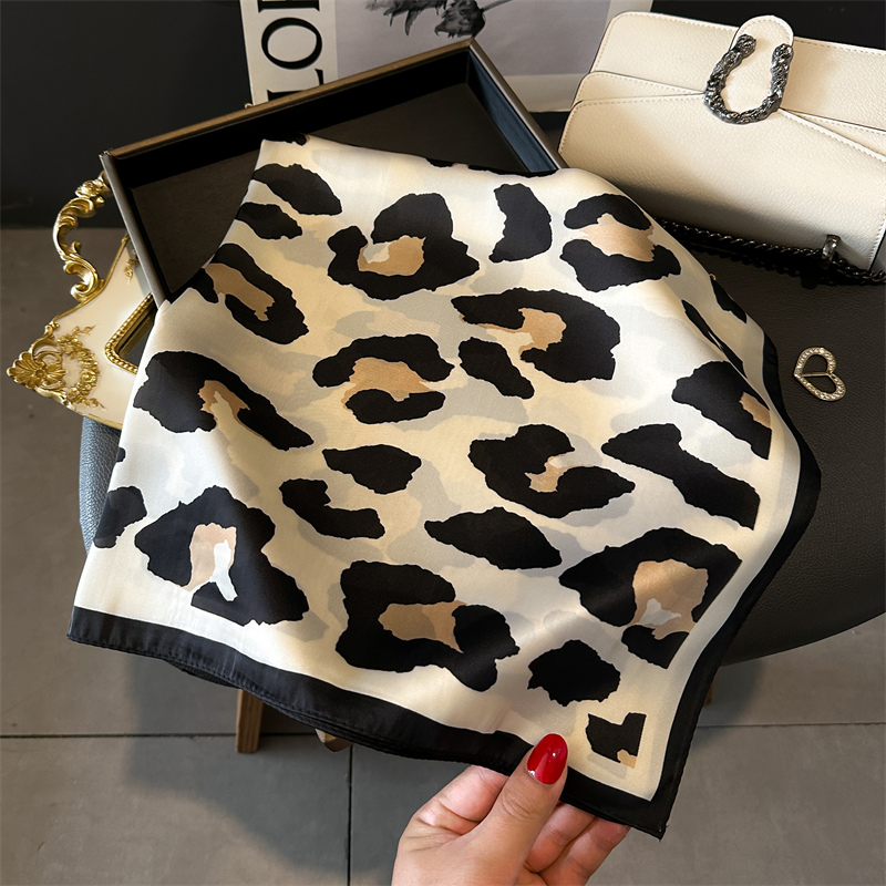 Moda de luxo hijab faixas de cabelo leopardo quadrado seda sentimento cachecol feminino lenço cetim xale fita bandana envolve