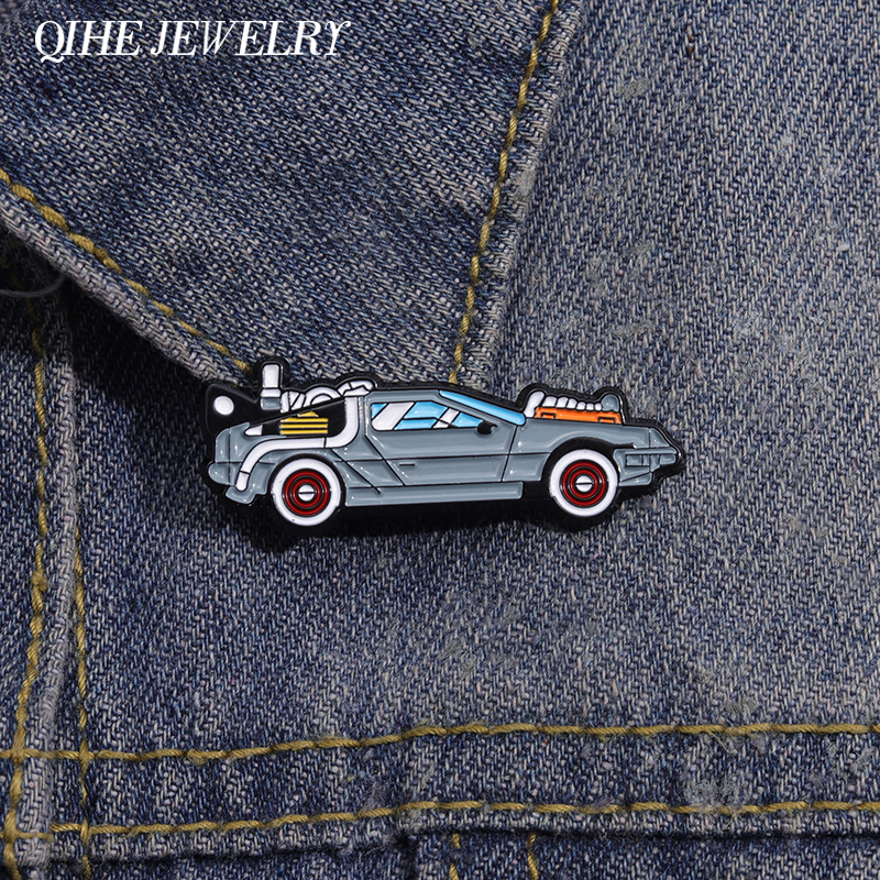 Retro การ์ตูนกีฬารถ Enamel Pin นิยายวิทยาศาสตร์ภาพยนตร์แรงบันดาลใจรถเข็มกลัดเสื้อ Lapel Badge ของขวัญเครื่องประดับสําหรับเพื่อน