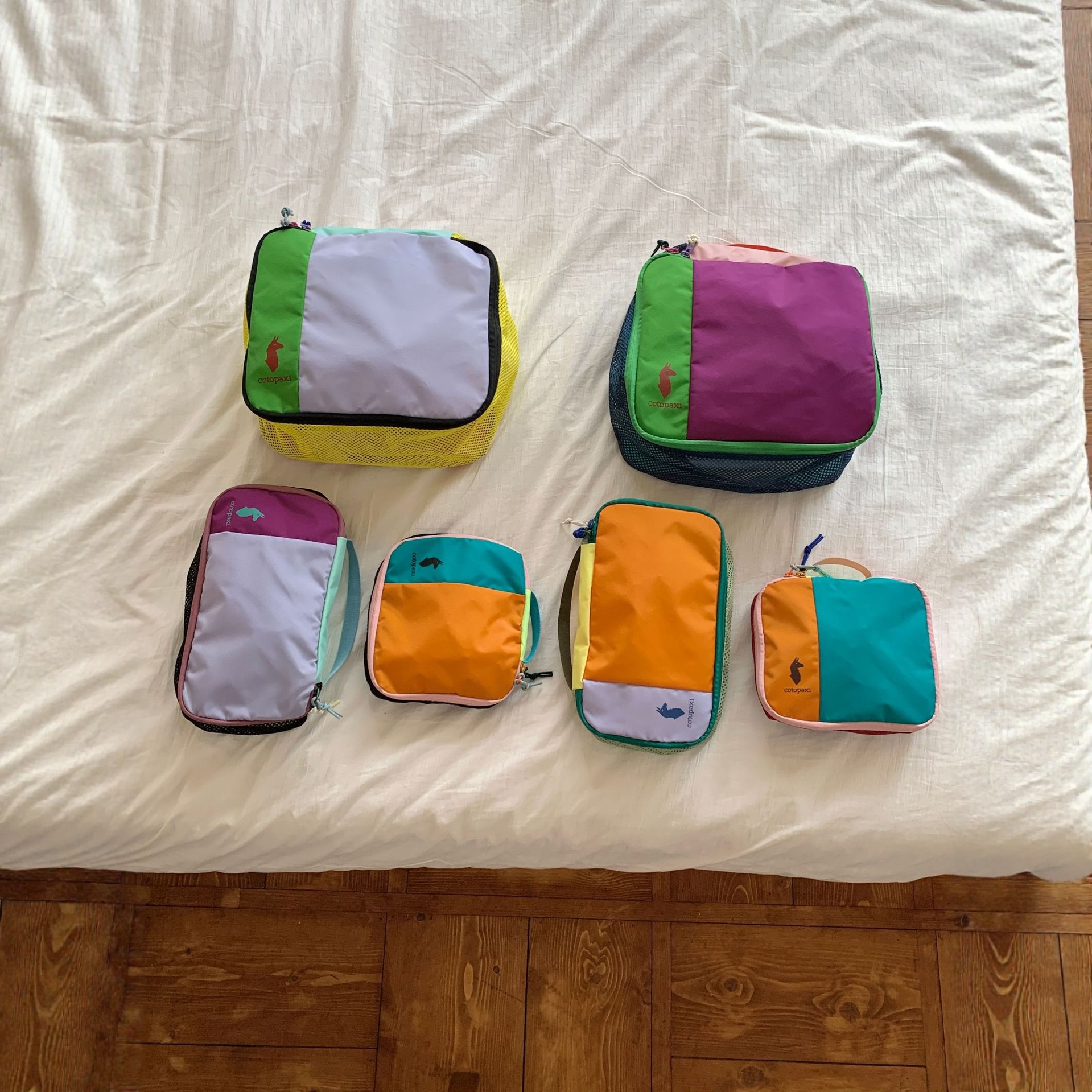 Conjunto de 3 Bolsas de Viagem Multicoloridas em Patchwork para Higiene Pessoal, Impermeáveis e Portáteis, para Armazenamento de Cosméticos, Organizador para Academia e Atividades ao Ar Livre