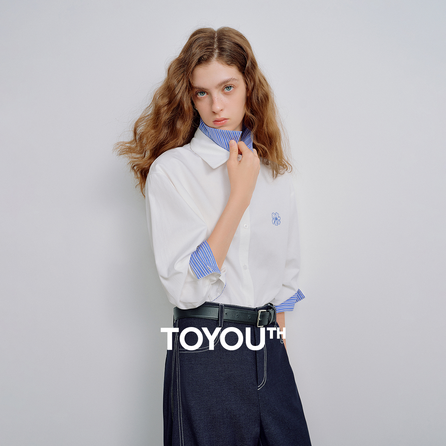 TOYOUTH, camisas para mujer, primavera 2026, nuevo algodón puro a rayas, cuello de doble capa, diseño de nicho, camisa informal bordada Floral, Tops