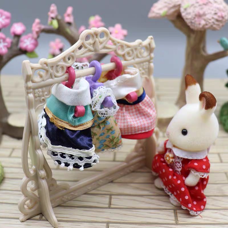 Ropa de conejito de peluche bonita para la familia del bosque, Mini accesorios para casa de renos de 9cm, vestido de moda, regalos para niñas, 1/12