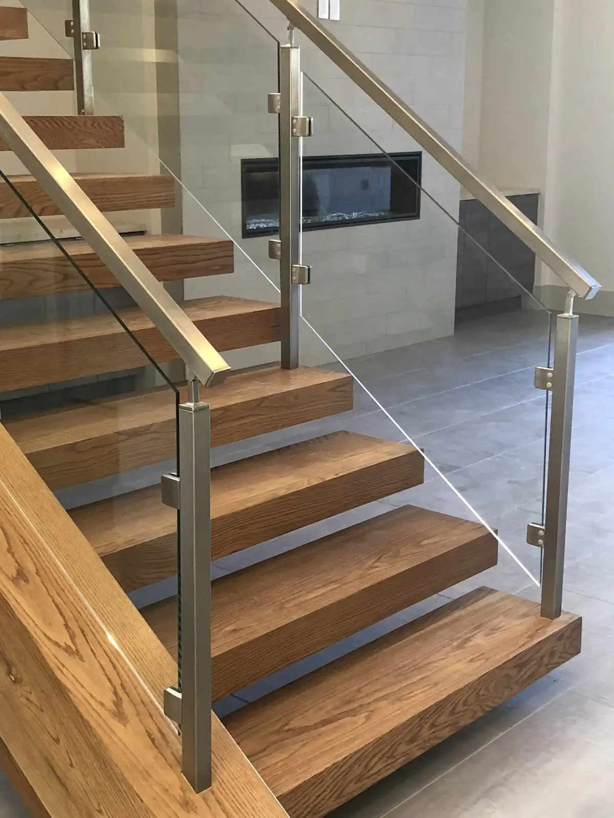 Treppengeländer aus schwarzem Glas, Sicherheitszaun für den Innenbereich, Balkon aus Edelstahl, Handlauf aus gehärtetem Glas