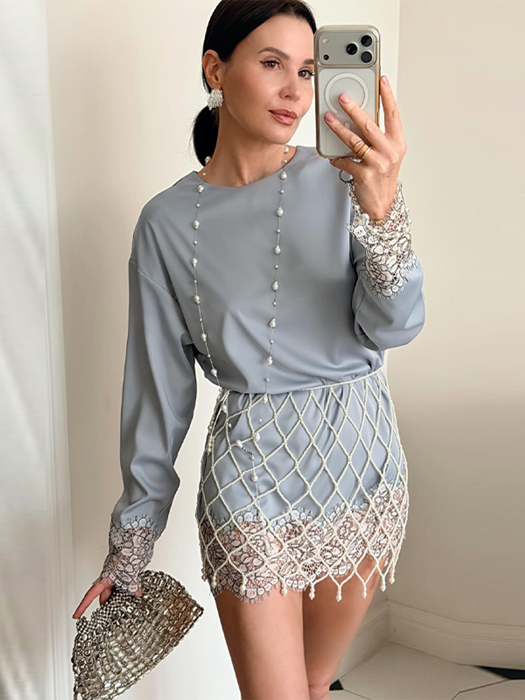 Conjunto de Dos Piezas de Moda en Satén de Color Sólido con Malla de Perlas, Top de Manga Larga con Ribete de Encaje y Minifalda con Flecos, Atuendo de Fiesta o Boda para Mujer