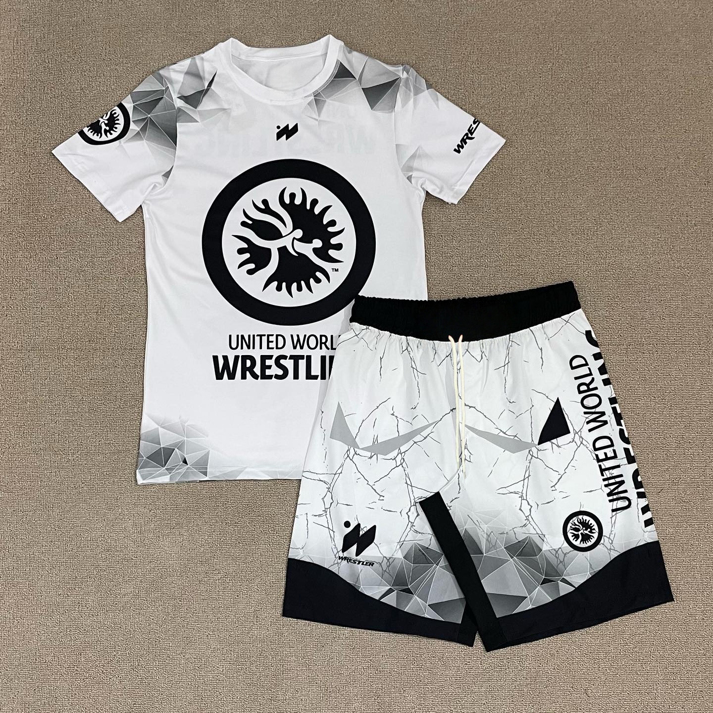 Conjunto Esportivo Masculino de Rash Guard e Shorts com Estampa de Mármore Branco, Secagem Rápida, Estilo Luta Livre, Compressão, Respirável, Uniforme de Treino Atlético