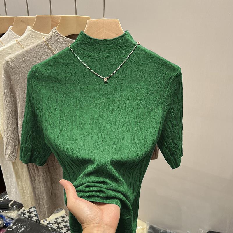 Top in maglia con maniche a cinque quarti e collo semi-alto da donna Primavera Estate 2024 Nuovo top verde con strato base a manica media