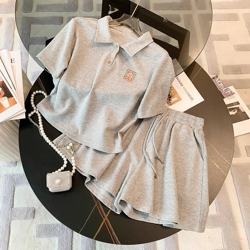 Zestaw ubrań dla dziewczynek na lato 2026, gładki, casualowy T-shirt + krótkie spodenki, 2-częściowy komplet, modny strój dla małych dziewczynek.