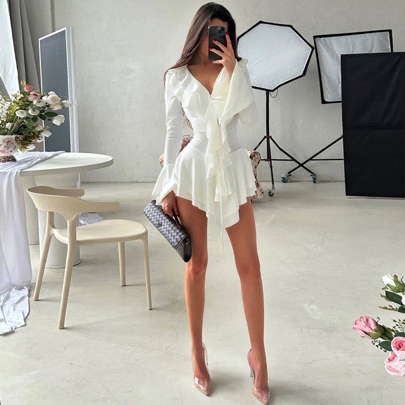 EINY Kleid mit unregelmäßigem Saum für Damen, ausgestellte Ärmel, V-Ausschnitt, Bandage, Stretch, elegant, Geburtstagsparty, schick, Hipster, figurbetonter Minirock, Y2K