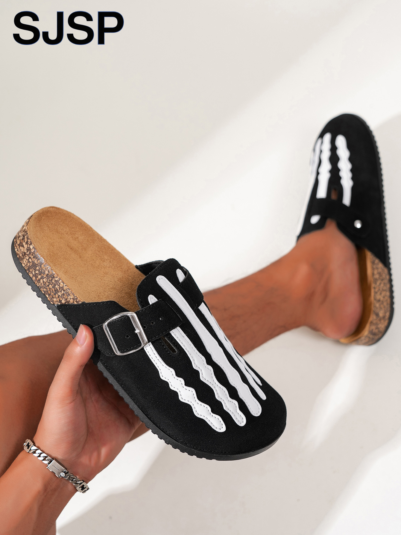 Nieuwe half-slip Halloween trendy slip-on design sandalen met skeletprint, gesloten teen lage gesp casual pantoffels, geschikt voor binnen- en buitenkleding, lente, zomer en herfst, unieke straatstijl eenvoudig ontwerp, geschikt voor dagelijks wandelen, v