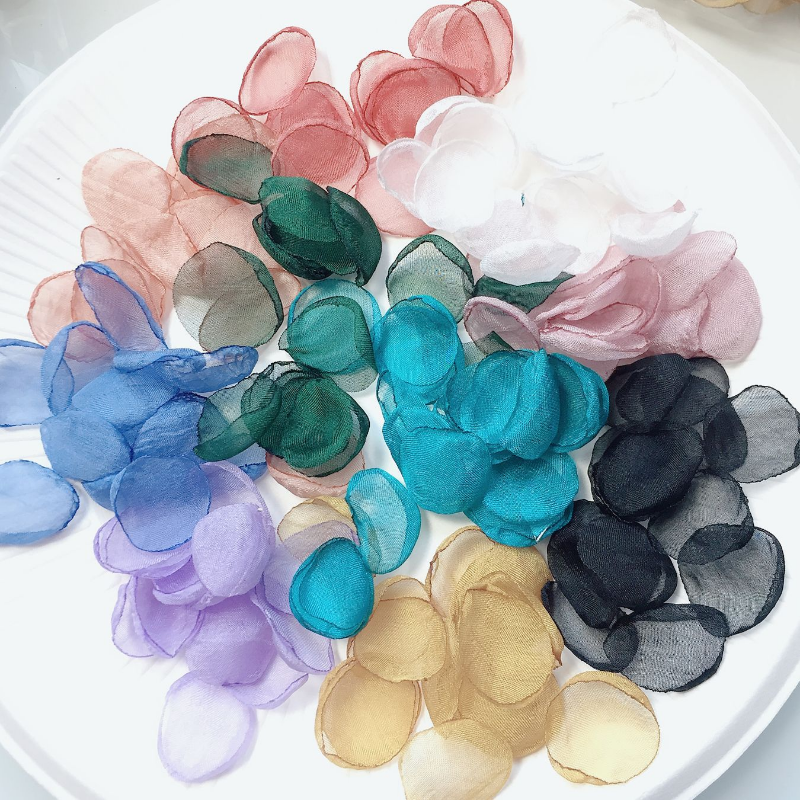 100 개/가방 2cm 작은 Organza 장미 꽃잎 DIY 웨딩 액세서리 수제 구운 가장자리 꽃 인공 꽃잎 용품