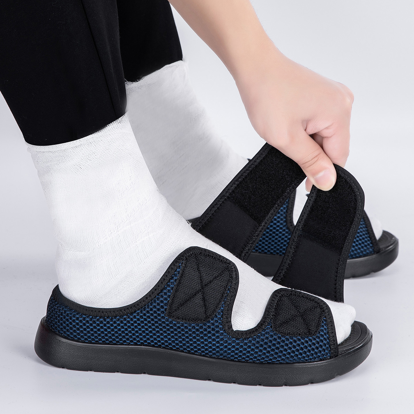 Sandali Regolabili Larghi per Uomo e Donna, Scarpe Traspiranti in Rete per Diabetici, Piedi Gonfi, Recupero Post-operatorio e Deformità del Piede