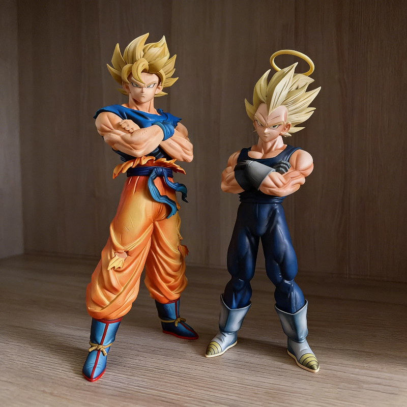 Dragon Ball Z: Estátua de Anime Goku Super Saiyajin 1 (31cm) e Vegeta WDF (27cm) com 2 Cabeças e Braços Cruzados – Modelo de Exibição para Mesa