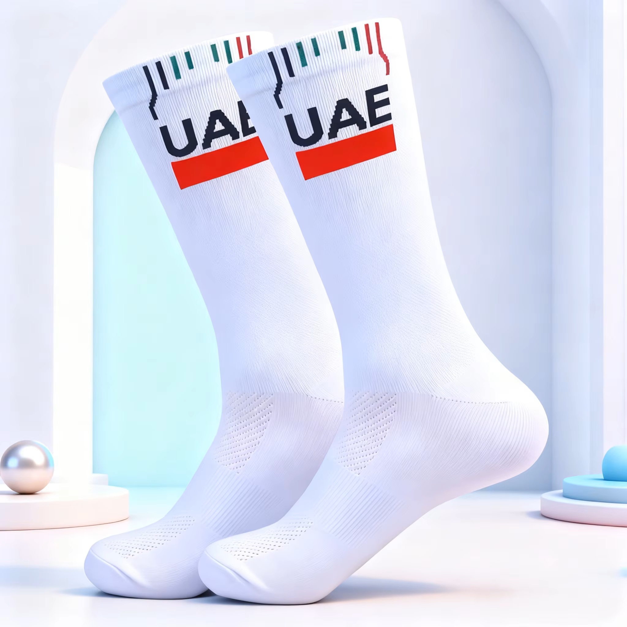ใหม่ 2026 ถุงเท้าปั่นจักรยานผู้ชายผู้หญิงทีม UAE ระบายอากาศได้ดี แห้งเร็ว ถุงเท้าวิ่งจักรยานกลางแจ้ง