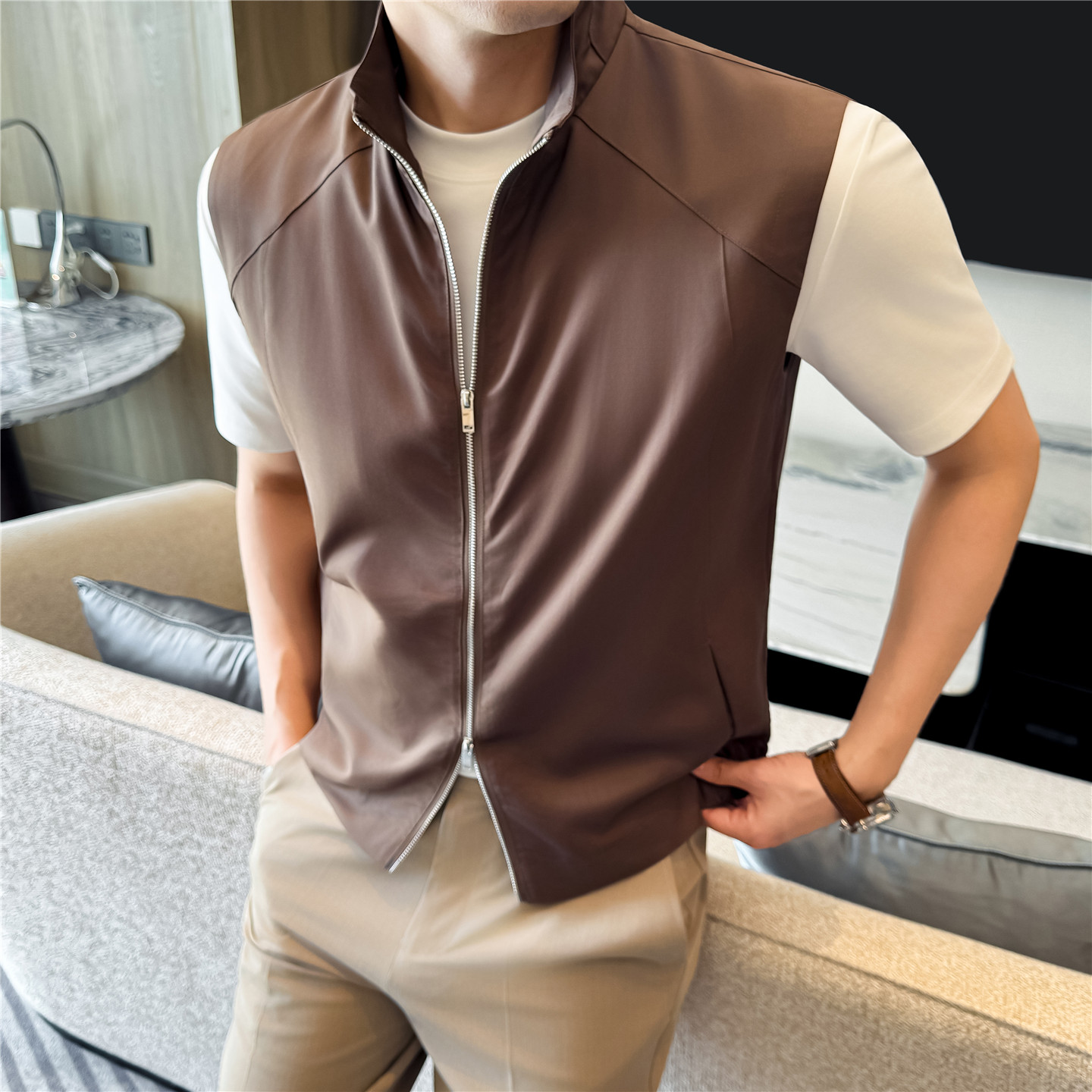 Colete Masculino Sustentável de Tencel Sem Mangas - Top Leve com Gola Alta e Zíper Frontal, Sensação de Seda Gelada Respirável para o Verão