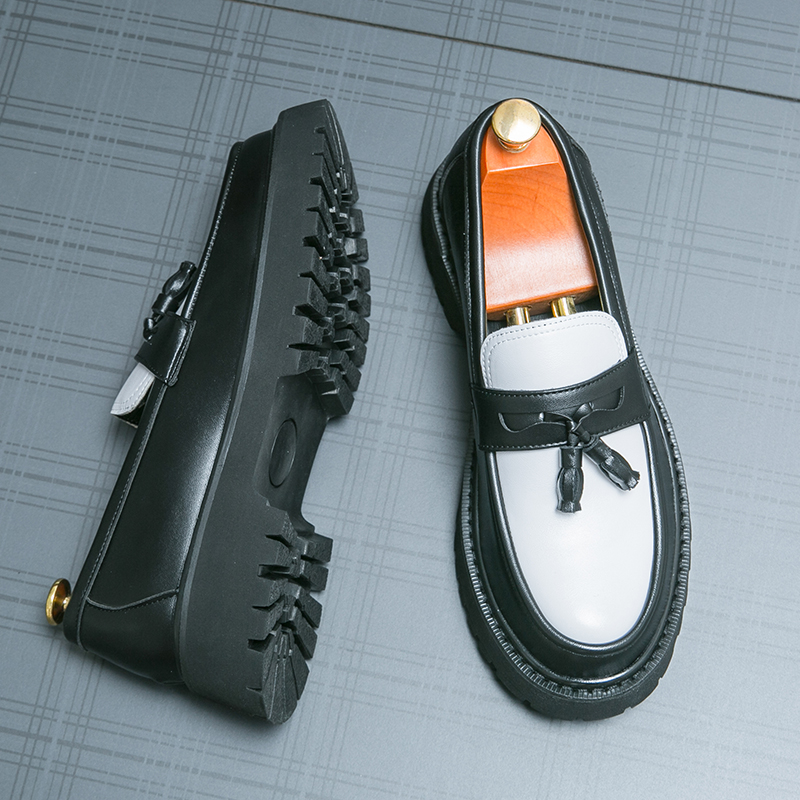 Mocassins à pompons pour hommes, chaussures décontractées en cuir noir et blanc, chaussures à enfiler, Style britannique classique, marque de luxe, conduite