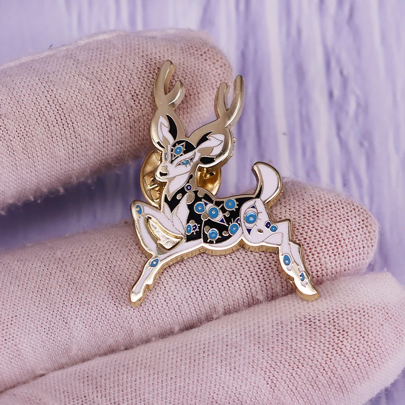 Streichendes Reh mit bösen Augen Emaille Pin Brosche Neuheit Metall Abzeichen Modeschmuck Accessoires